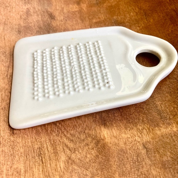 Ceramic Ginger Grater, Like New,Great for Gift Giving.Non Smoking Home 3.5”x5.5” - Picture 6 of 8